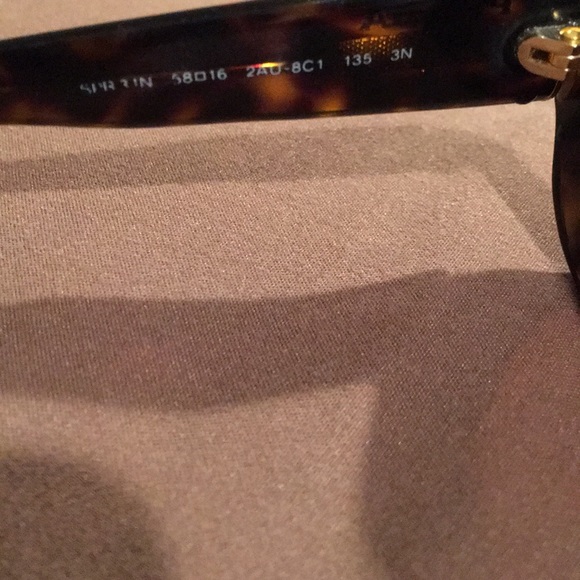 AUTHENTIC Prada classic sunglasses - Picture 5 of 6